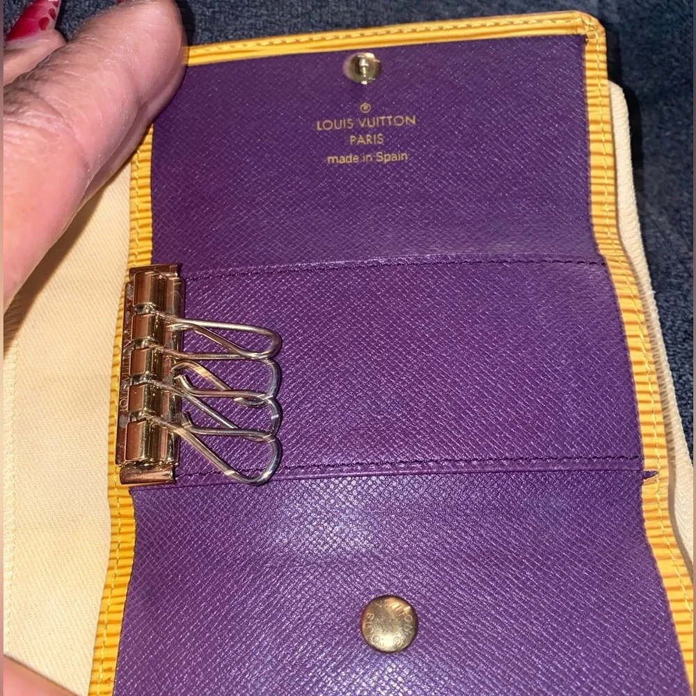 AUTHENTIC LOUIS VUITTON YELLOW EPI LEATHER 4 KEY RING KEY HOLDER